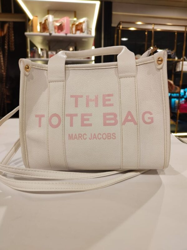 شنطة tote bag وسط