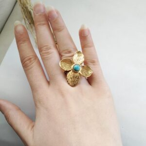 خاتم ستانلس ترندي ورده بفص فيروزي